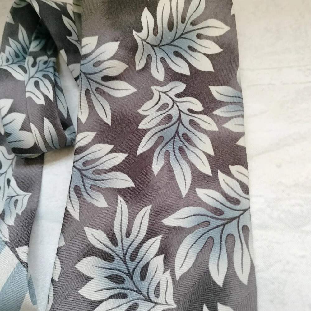 Tommy Bahama Tie Necktie Blue Gray Tropical Flower Striped Handmade Aloha 58x4 - Picture 2 of 8